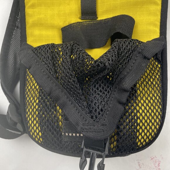 Camelbak Rogue Hydration Backpack Lightweight Ripstop Canvas Yellow Black - Picture 9 of 12